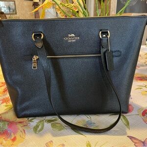 New with tags Coach Gallery tote Midnight Black  cross grain leather Bag
